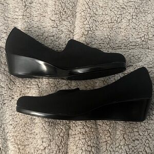 AEROSOLES Black Women's Wedge Shoes